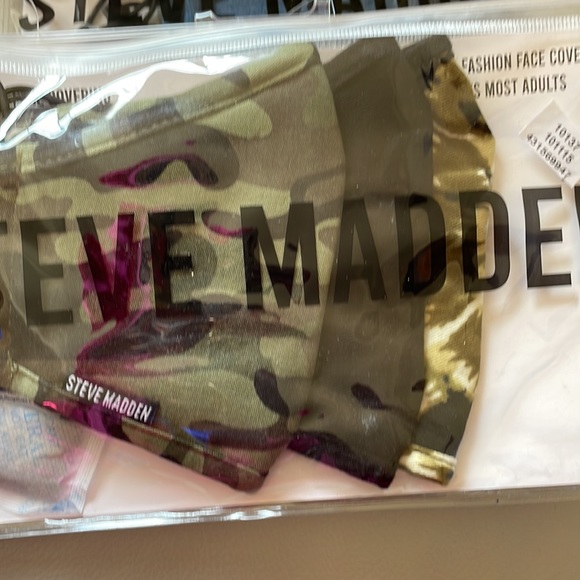 Washable steve madden Face Covering/ facial mask LOT. 4 Packs. 12 Masks Total - Picture 3 of 8